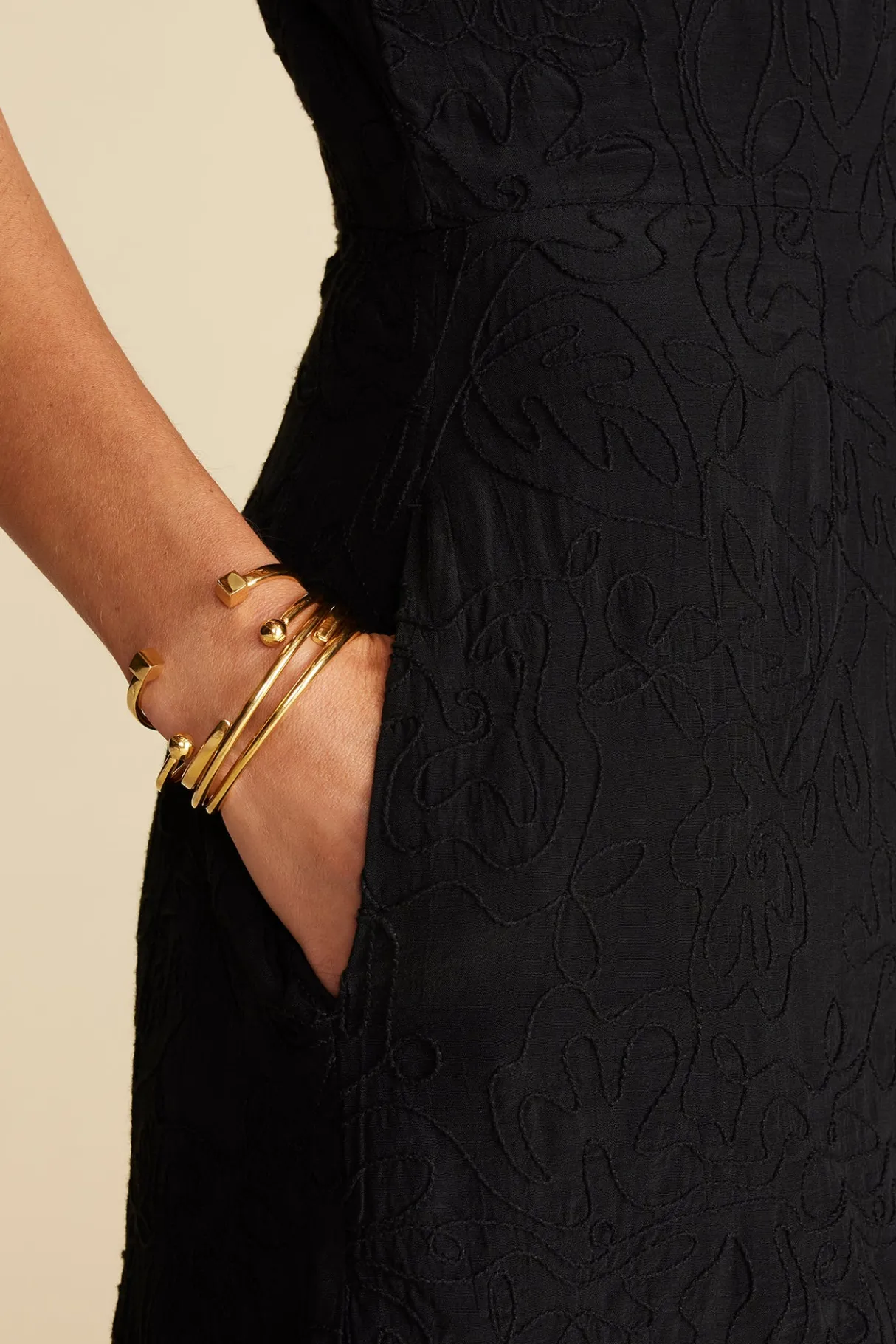 Amour Vert Alexandrine Embroidered Crepe Sleeveless Dress Black Clearance