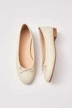 Amour Vert Alohas Oriana Leather Ballet Flats Cream Clearance