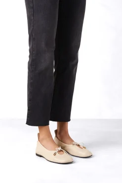 Amour Vert Alohas Rosalind Leather Ballet Flat Cream Sale