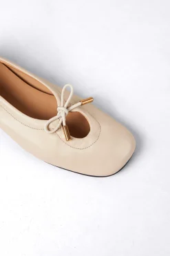 Amour Vert Alohas Rosalind Leather Ballet Flat Cream Sale