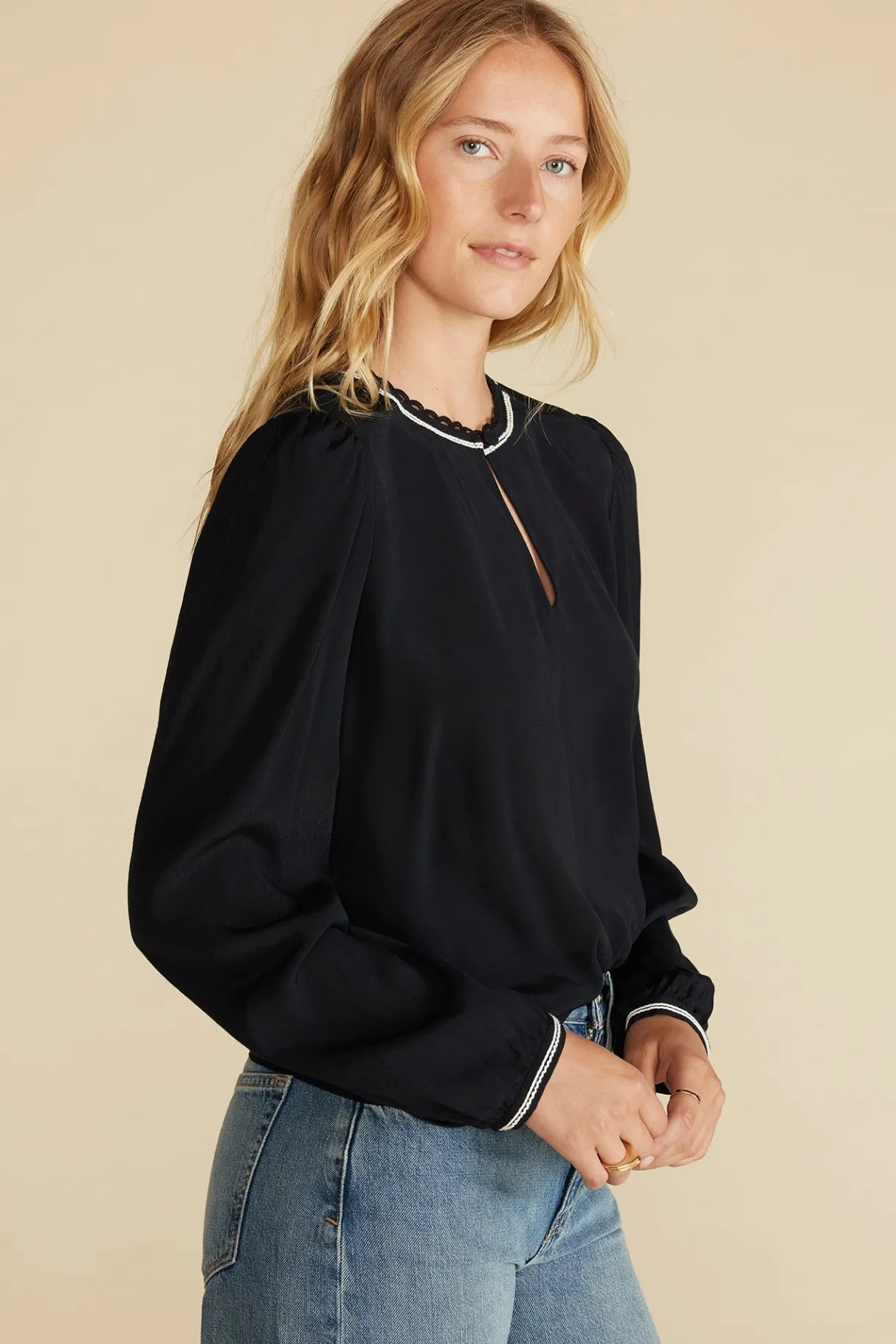 Amour Vert Minna Viscose Crepe Blouse BlackwithWhiteTrim Hot