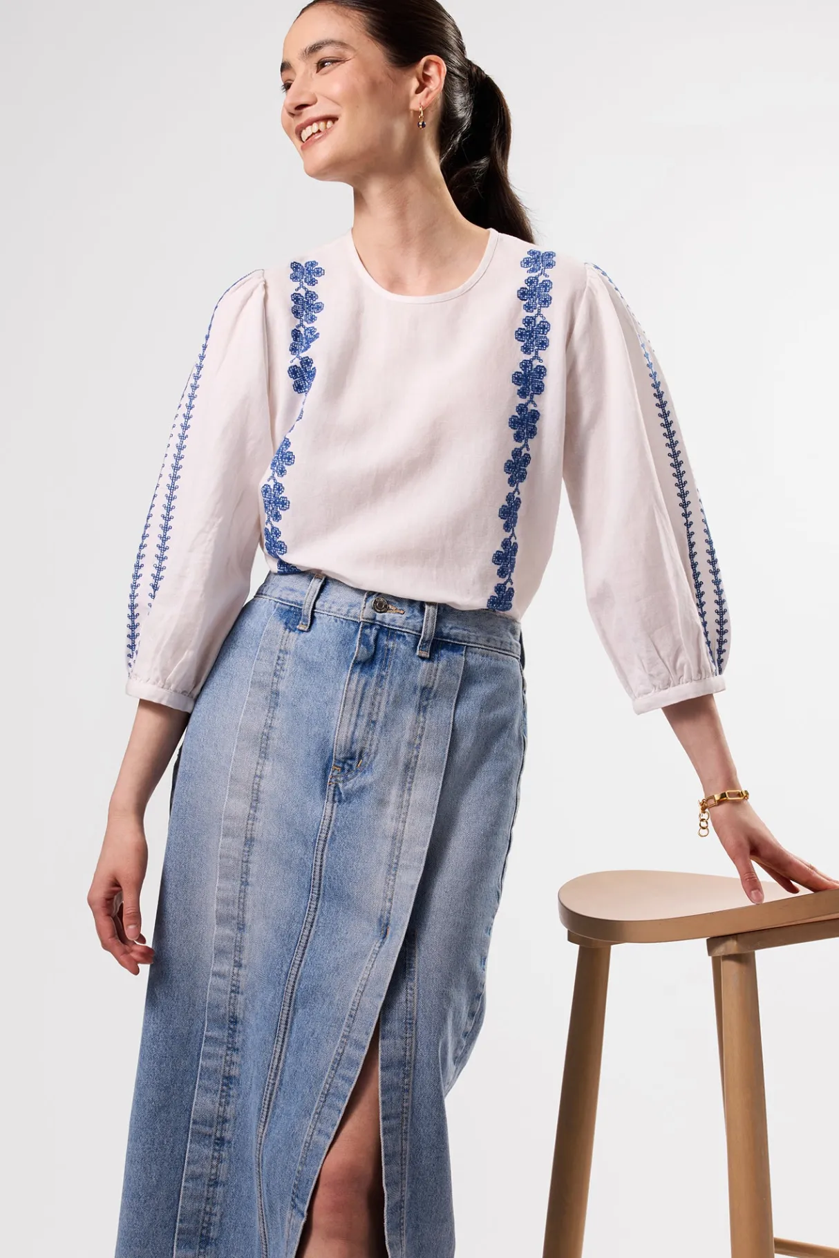 Amour Vert Placed Embroidery Blouse WhiteCobaltEmbroidery New