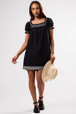 Amour Vert Smocked Embroidery Dress BlackWhiteEmbroidery Fashion