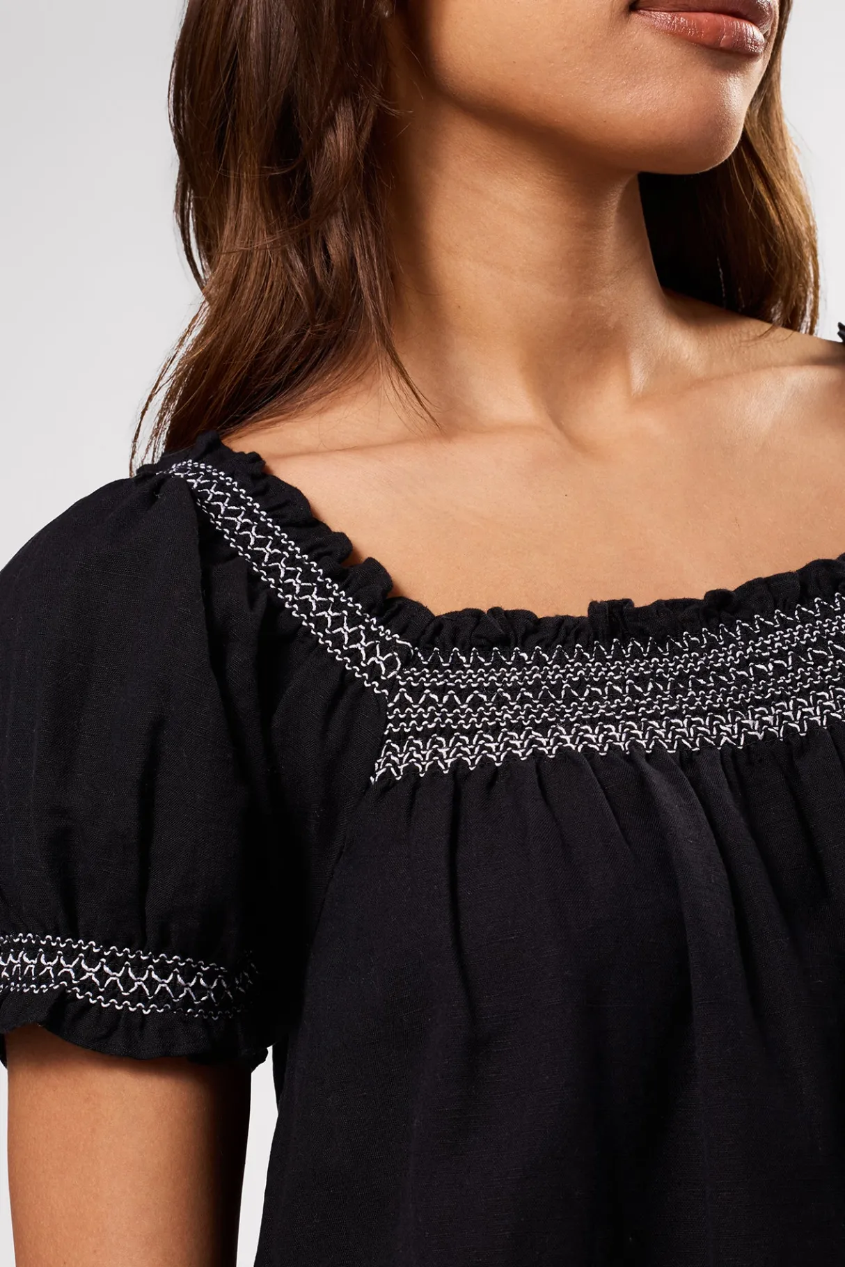 Amour Vert Smocked Embroidery Dress BlackWhiteEmbroidery Fashion