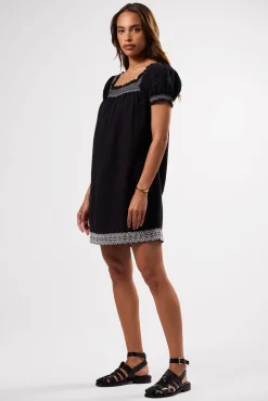 Amour Vert Smocked Embroidery Dress BlackWhiteEmbroidery Fashion