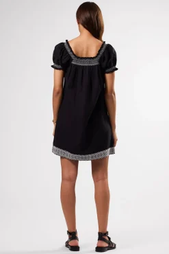 Amour Vert Smocked Embroidery Dress BlackWhiteEmbroidery Fashion